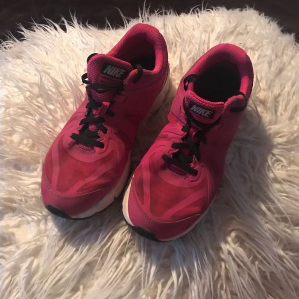 Nike - Picture 3 of 3